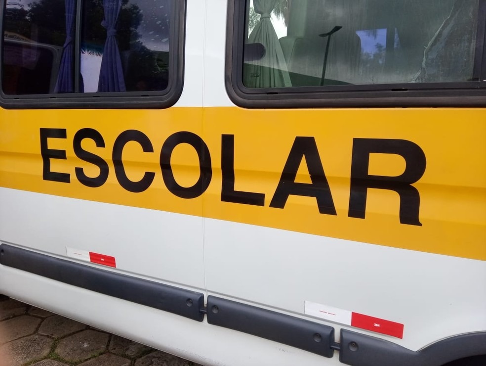 Criança esquecida em transporte escolar