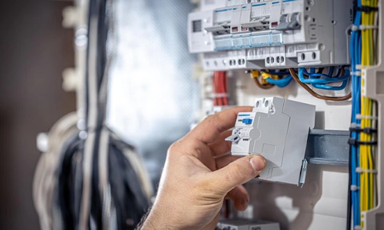 Curso Eletricista Instalador Industrial Socorro